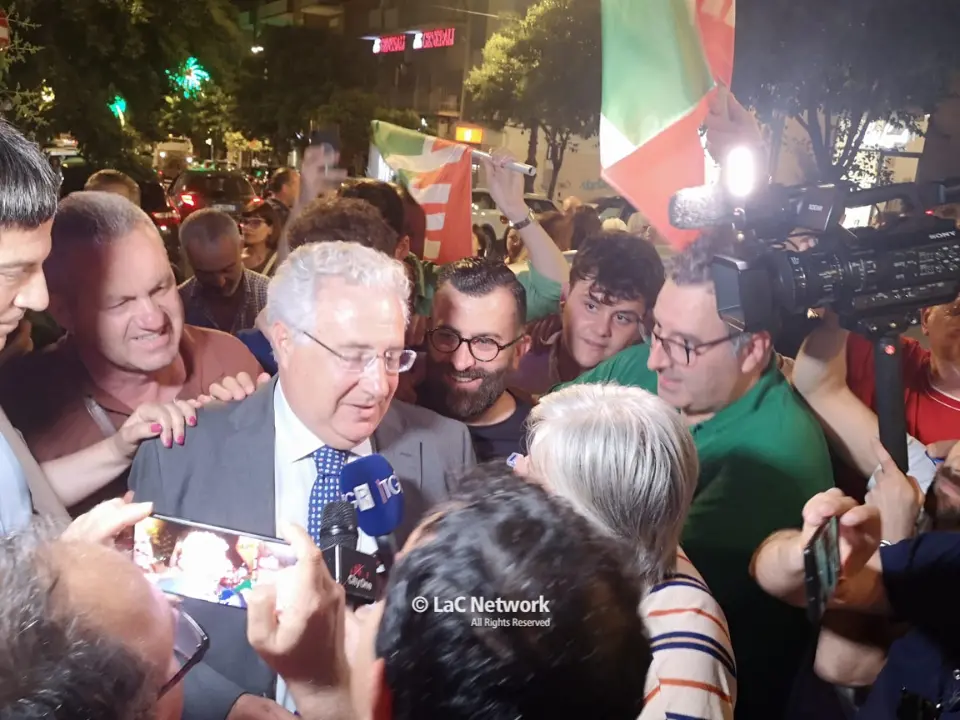 Lamezia e l’ombra lunga dei partiti: mentre la città è bloccata, loro litigano per le poltrone. Cosa aspetta il sindaco?