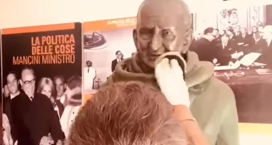 La statua di Giacomo Mancini torna alla Fondazione, il nipote:\u00A0«Comunità offesa, ora la ricollocazione»\n