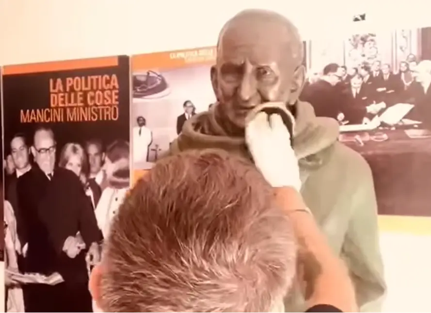 La statua di Giacomo Mancini torna alla Fondazione, il nipote:\u00A0«Comunità offesa, ora la ricollocazione»\n