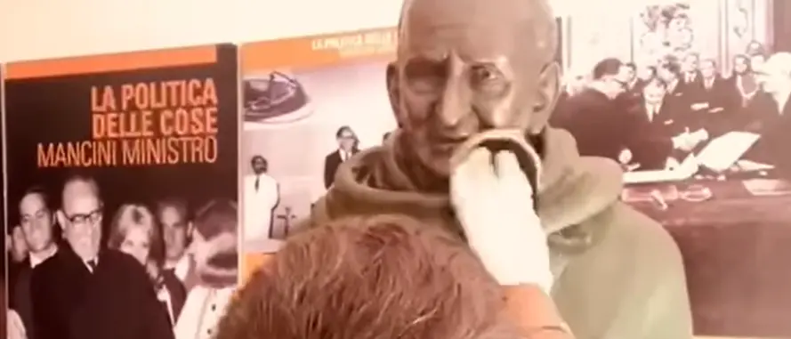 La statua di Giacomo Mancini torna alla Fondazione, il nipote:\u00A0«Comunità offesa, ora la ricollocazione»\n