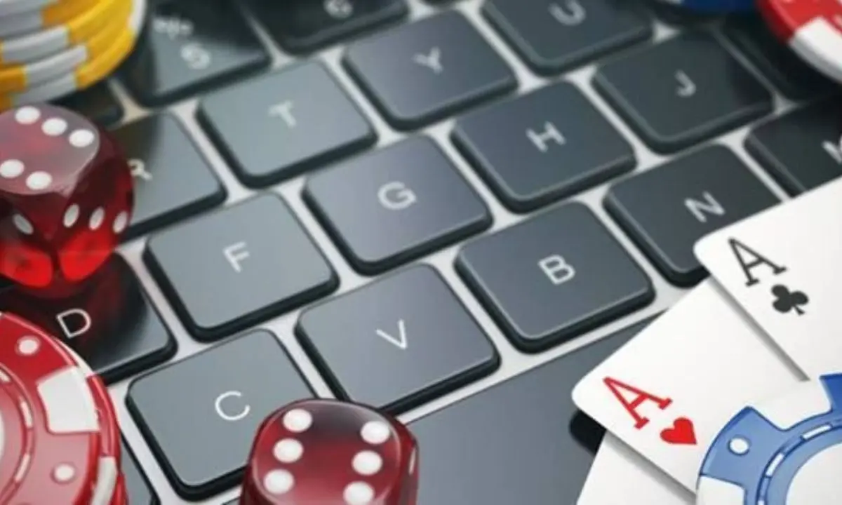 Gestione illecita delle scommesse online a Reggio Calabria, per il Tribunale la ’ndrangheta non c’entra: condanne e assoluzioni\n
