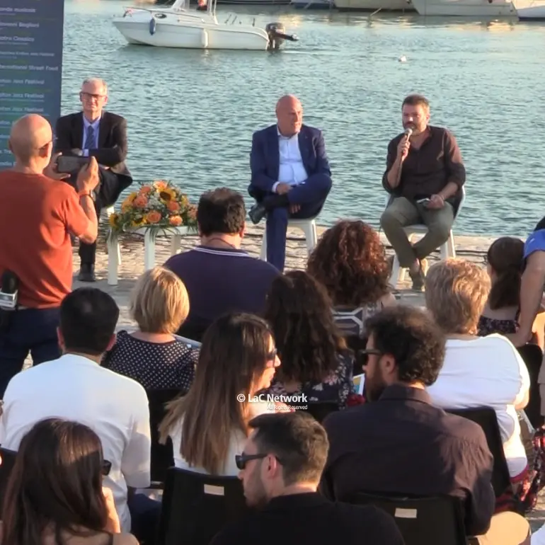Presentato il Crotone summer 2025: tra i 50 appuntamenti spiccano i concerti di Gaia, Alex Britti e The Kolors\n