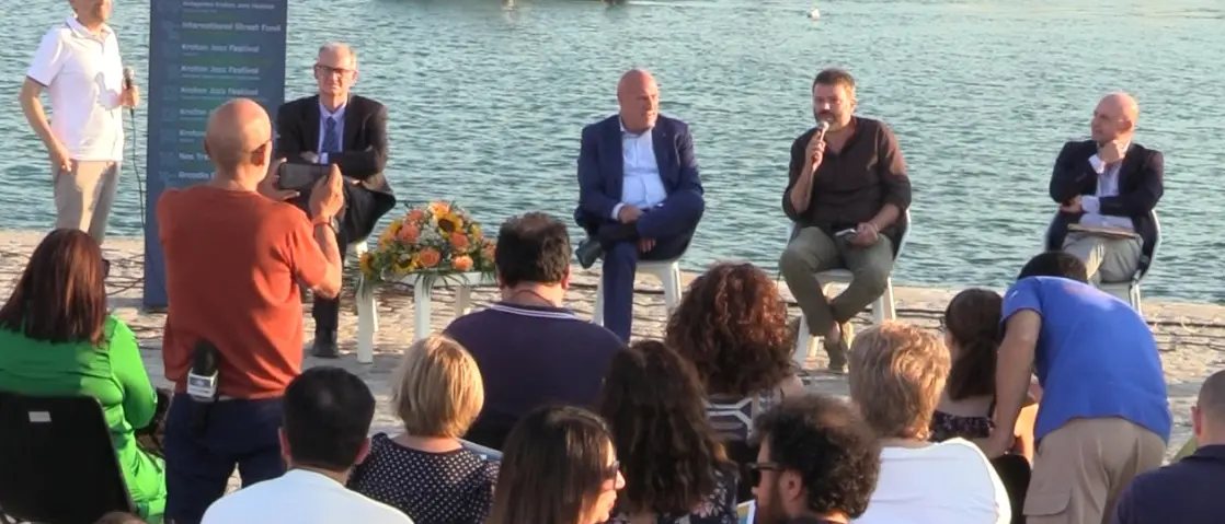 Presentato il Crotone summer 2025: tra i 50 appuntamenti spiccano i concerti di Gaia, Alex Britti e The Kolors\n