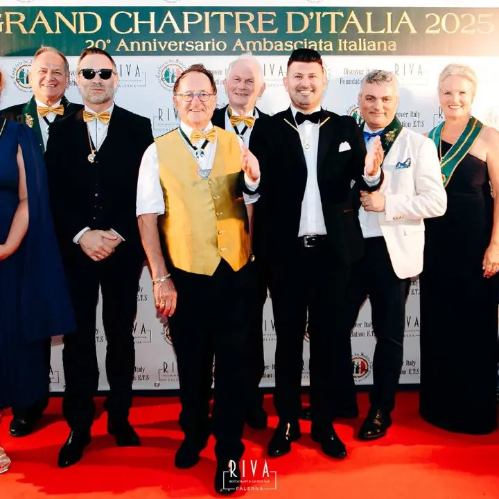 Celebrazione di eccellenza al Riva Restaurant di Falerna: il Grand Chapitre d’Italia incanta la Calabria\n