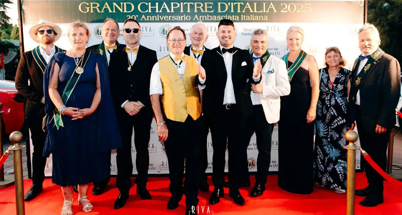 Celebrazione di eccellenza al Riva Restaurant di Falerna: il Grand Chapitre d’Italia incanta la Calabria\n