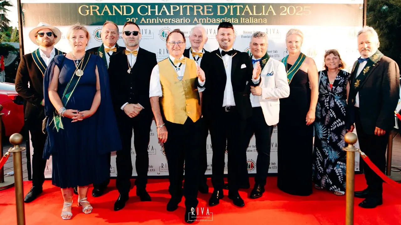 Celebrazione di eccellenza al Riva Restaurant di Falerna: il Grand Chapitre d’Italia incanta la Calabria\n