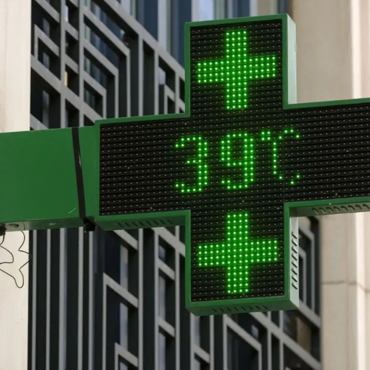 Caldo record in tutta Italia, allerta in 20 città: due morti in Sardegna\n