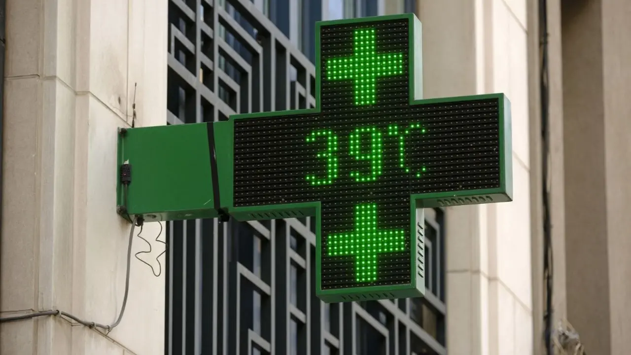 Caldo record in tutta Italia, allerta in 20 città: due morti in Sardegna\n