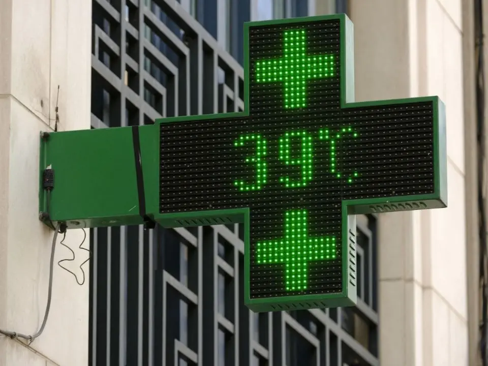 Caldo record in tutta Italia, allerta in 20 città: due morti in Sardegna