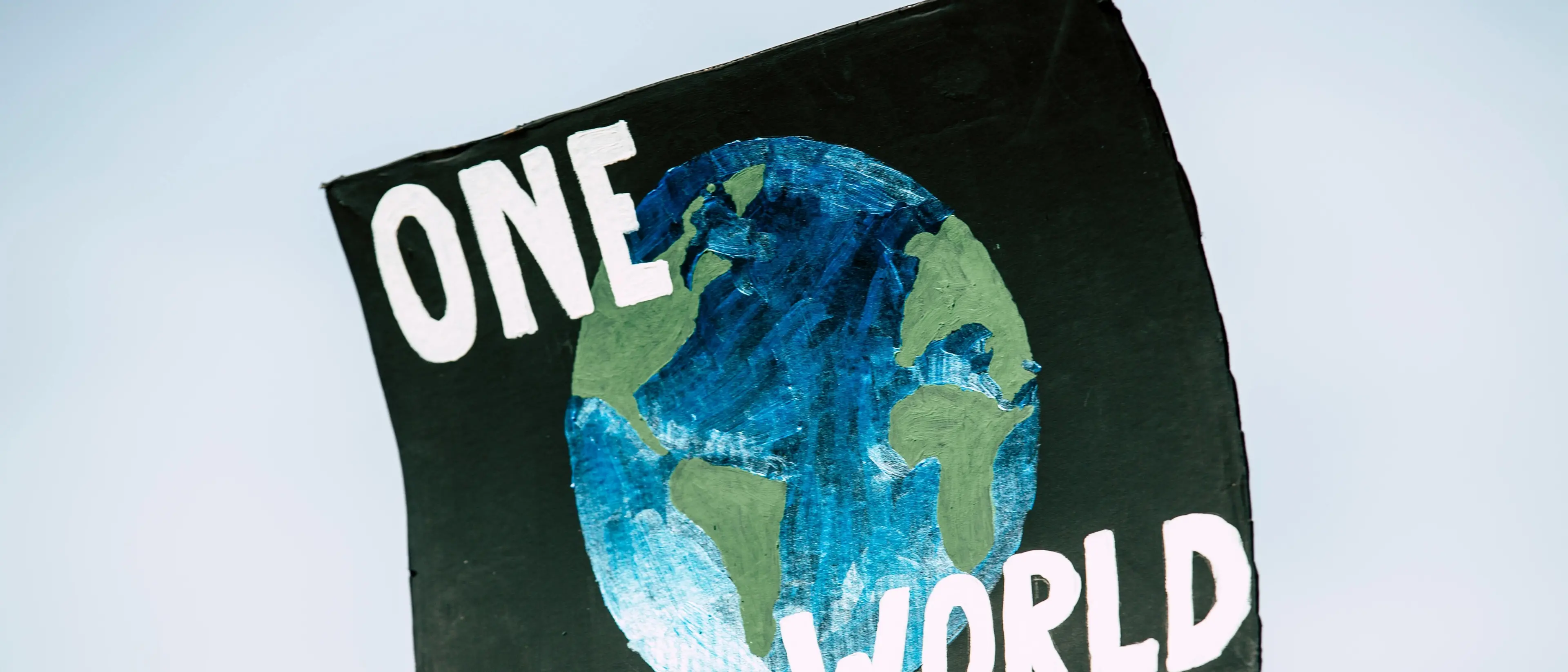 Giustizia ambientale: l’appello di papa Leone XIV e la sfida di un pianeta da salvare\n