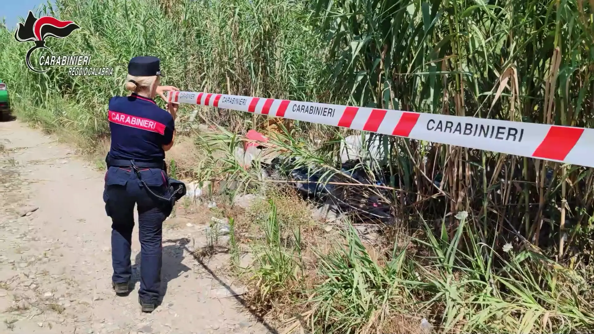 Rifiuti speciali in fiamme e discariche abusive, denunciate 15 persone nel Reggino\n