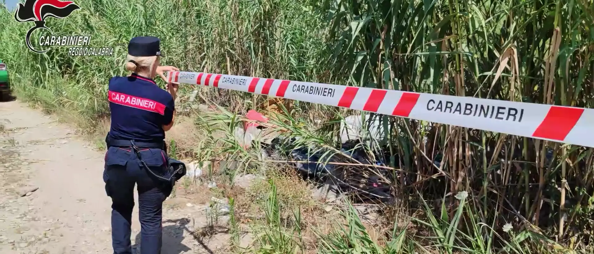 Rifiuti speciali in fiamme e discariche abusive, denunciate 15 persone nel Reggino\n
