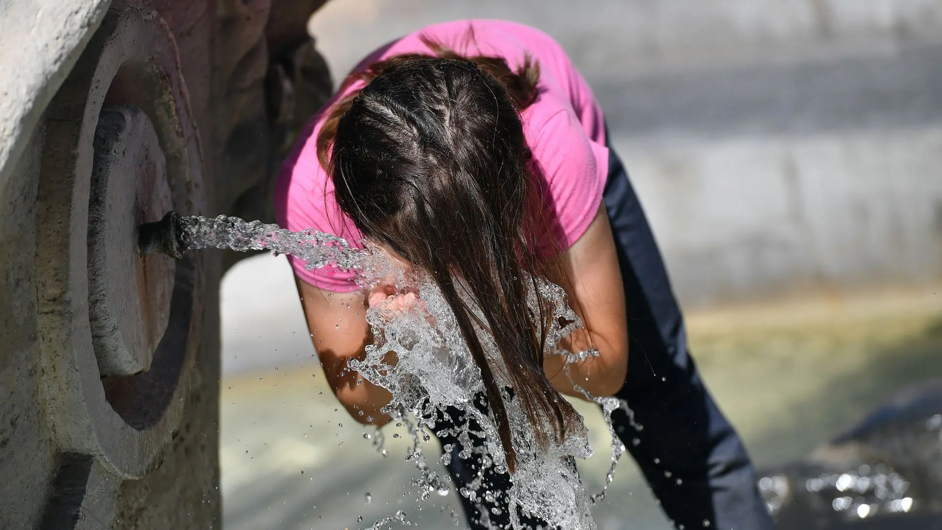 Oltre 100 morti in Spagna per l’ondata di caldo estremo, 4 vittime in Italia e picchi di 40 gradi. Massima allerta per domani\n