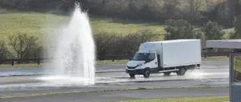 Poste Italiane: i dipendenti, formati su guida sicura, testano i futuri mezzi ibridi ed elettrici