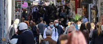 Zona arancione Campania. Variante inglese covid spaventa Italia