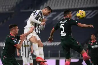 Juve-Crotone 3-0, doppio Ronaldo e McKennie: Pirlo è terzo