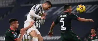Juve-Crotone 3-0, doppio Ronaldo e McKennie: Pirlo è terzo