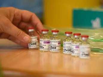 Vaccino covid AstraZeneca, \"a 18-65enni tranne vulnerabili\"