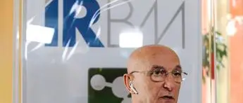 Vaccino AstraZeneca, Di Lorenzo: \"Improbabili soluzioni lampo\"