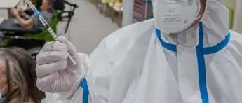 Covid Lombardia, sos medici: \"Aghi per vaccino sbagliati\"