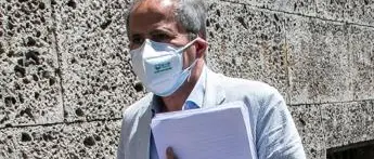 Variante inglese covid, Crisanti: \"Italia rischia 40.000 casi al giorno\"