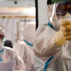 Covid, Bassetti: \"Terza ondata più simile alla prima\"