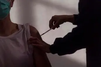 Covid, serve trasparenza sui vaccini