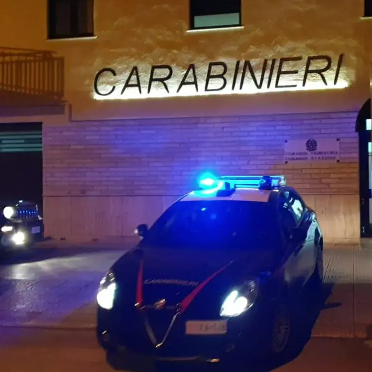 Corigliano, getta la droga dal finestrino: fermato dai carabinieri