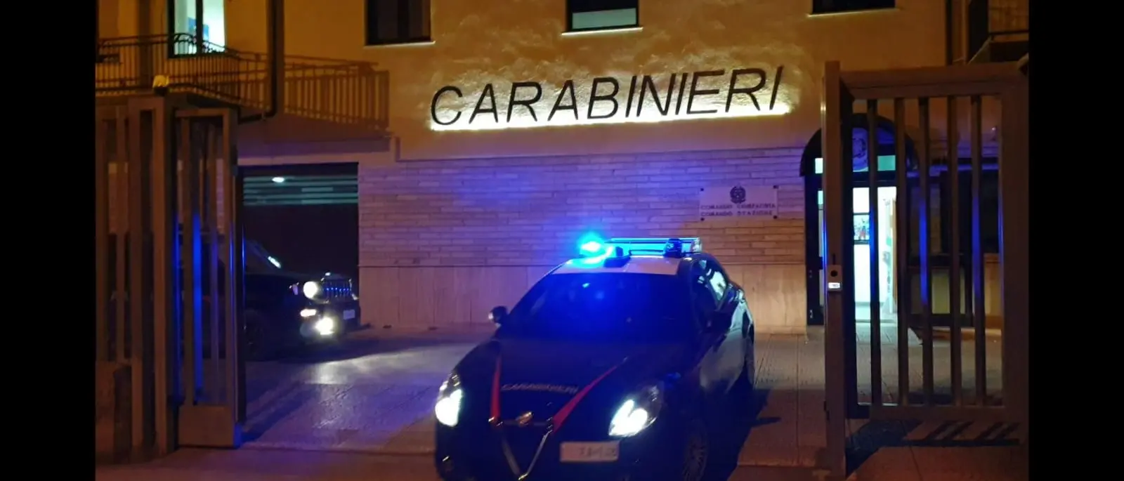 Corigliano, getta la droga dal finestrino: fermato dai carabinieri