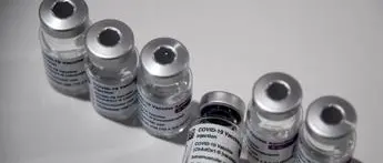 AstraZeneca, Ema: \"Vaccino e trombosi, non provato nesso\"