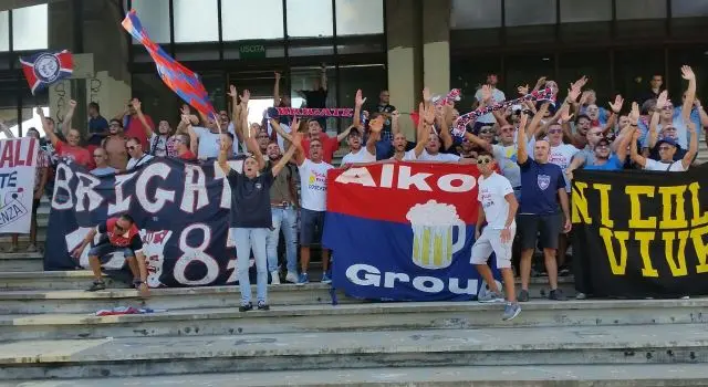 Salernitana-Cosenza: la prevendita. Costo e disponibilità di posti nel settore ospiti