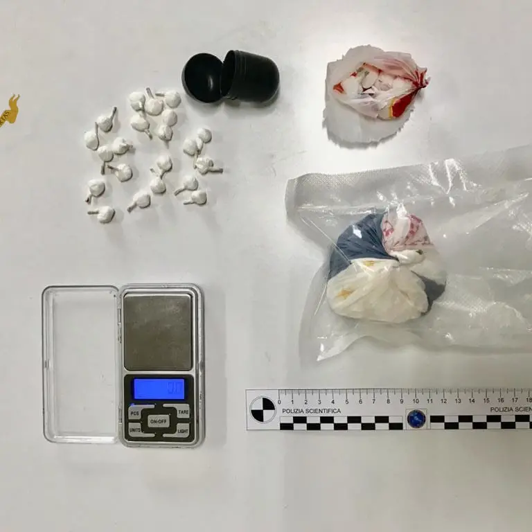 Corigliano Rossano, spaccio di droga: arrestato 28enne