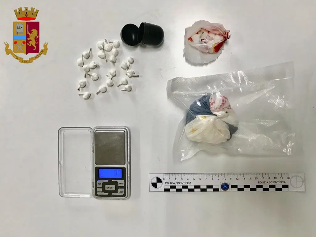 Corigliano Rossano, spaccio di droga: arrestato 28enne