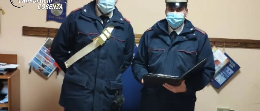 Grisolia, piantine di marijuana sul balcone: coniugi arrestati