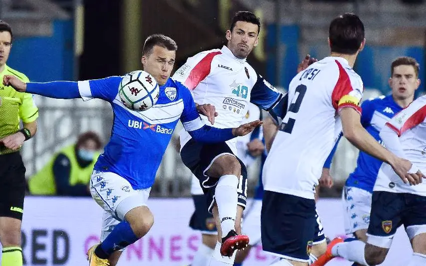 Al Brescia bastano Bjarnason e Ayè. Cosenza ko: espulso Corsi