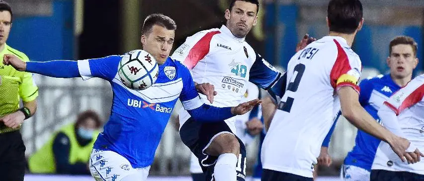 Al Brescia bastano Bjarnason e Ayè. Cosenza ko: espulso Corsi