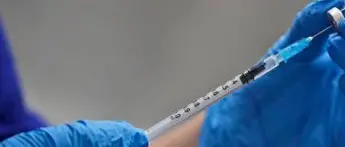 Vaccino Covid, Garattini: \"Rifiuto è per ignoranza, come equiparare medico a mago\"