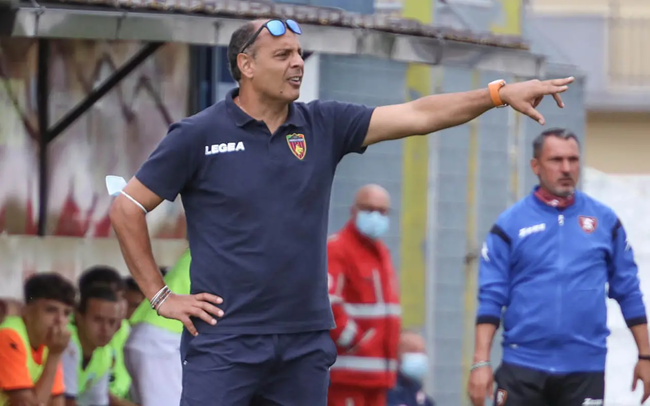 Cosenza, squadra allenata da Gatto. Sui social i calciatori salutano Dionigi