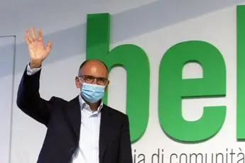 Pd, Letta al circolo Testaccio: applausi e striscione \"Daje Enrì\"