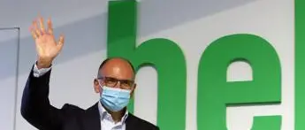 Pd, Letta al circolo Testaccio: applausi e striscione \"Daje Enrì\"