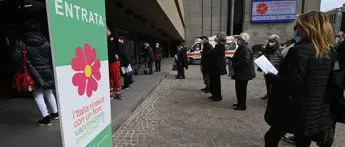 Covid, Figliuolo: \"Puntiamo a chiudere campagna vaccini entro l'estate\"