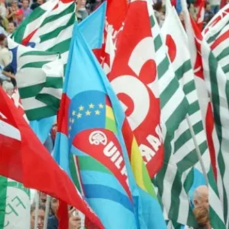 CGIL-CISL-UIL: Sit-in «Vaccini e Sanità diritto per tutti»