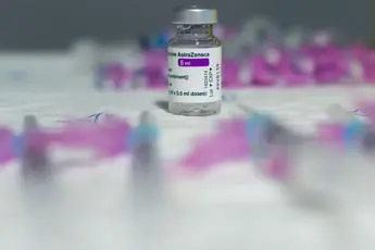 AstraZeneca, Ema: \"Finora 30 eventi tromboembolici su 5 mln vaccinati\"