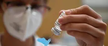 Vaccino AstraZeneca, parla Palù: \"Non ci sono rischi\"