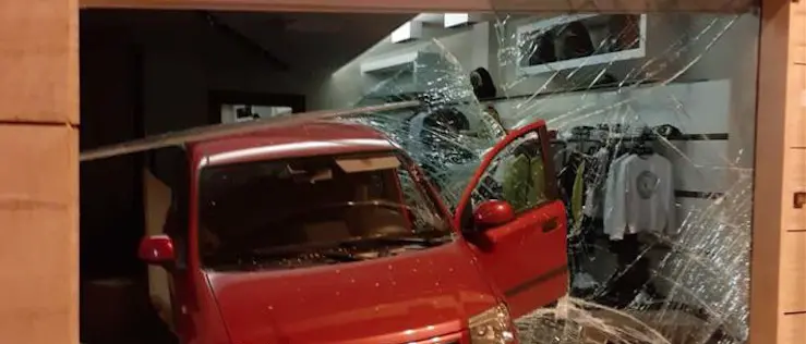 Furto con spaccata a Rende, ecco come sono stati arrestati i due ladri