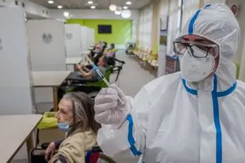 Vaccini Covid, Oms: \"Pochi eventi gravi su milioni di vaccinati\"