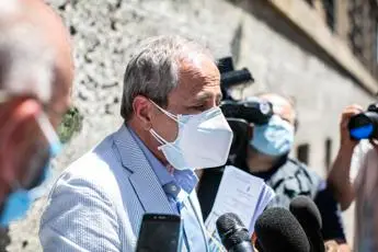 Covid Italia, Crisanti: \"Troppi morti rispetto ai contagi\"