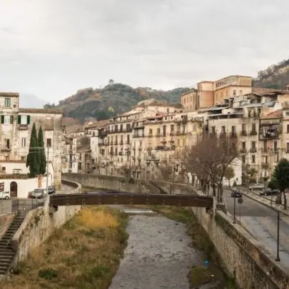 Basta con la distruzione selettiva del Centro storico di Cosenza