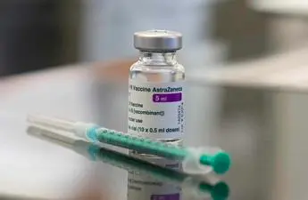 Vaccino AstraZeneca, ecco i sintomi da segnalare al medico