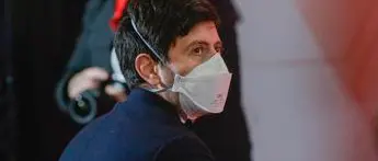 Covid, Speranza: \"Misure e sacrifici per piegare subito curva\"